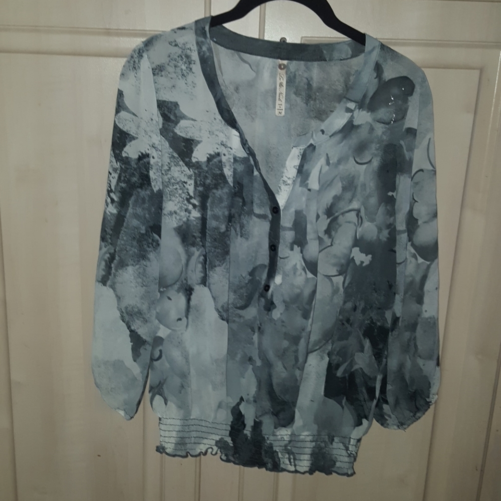 Leo & Nicole Silky Top MEDIUM